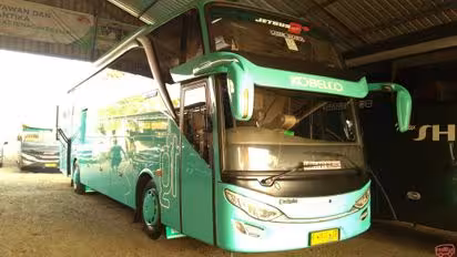 New Shantika Bus-Side Image