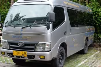 Kencana Voyage Bus-Front Image