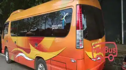 Cahaya Tour & Travel Bus-Side Image