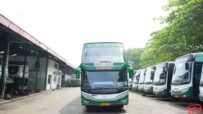 KARINA Bus-Front Image