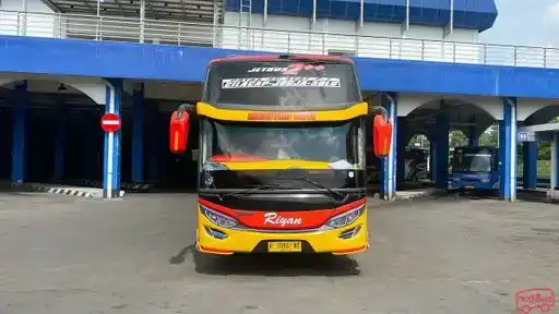 PO Riyan Bus-Front Image