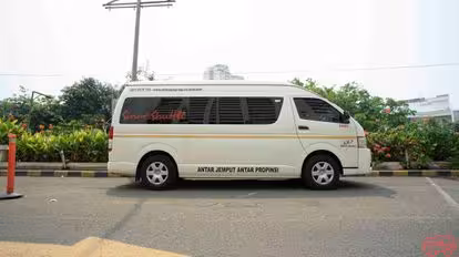 Sinar Jaya Shuttle. Bus-Side Image