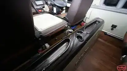 Satelqu Bus-Amenities Image