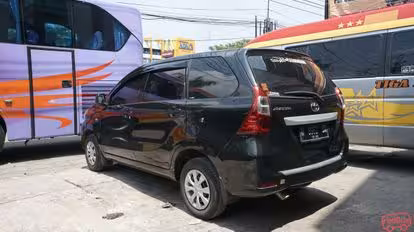 3 Bintang Shuttle Bus-Side Image