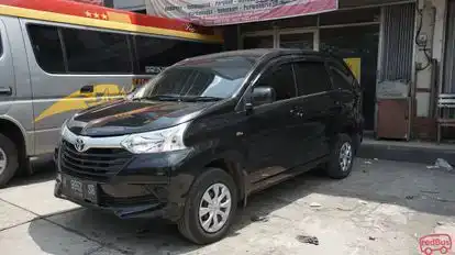 3 Bintang Shuttle Bus-Side Image