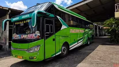 Majoe Muda Mandiri Bus-Front Image