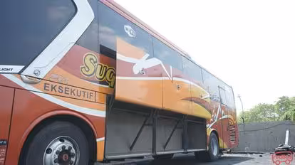 Sugeng Rahayu Bus-Side Image