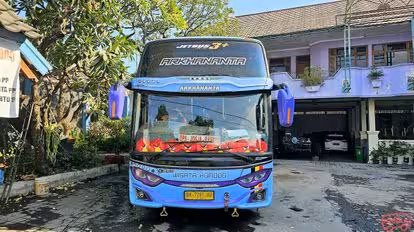 Wisata Komodo Bus-Front Image
