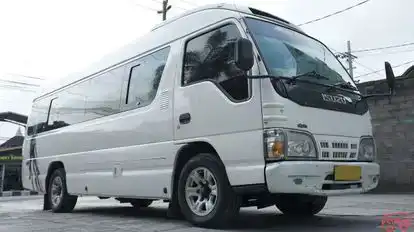 Alloy Executive Bus-Front Image
