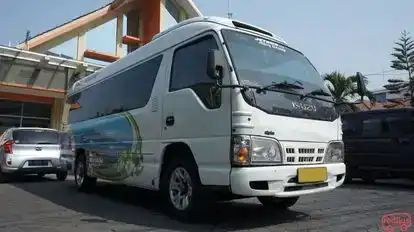Alloy Executive Bus-Front Image