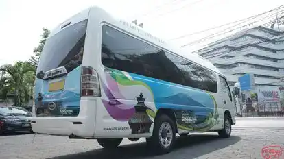 Alloy Executive Bus-Side Image