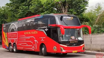 Gunung Harta Bus-Side Image