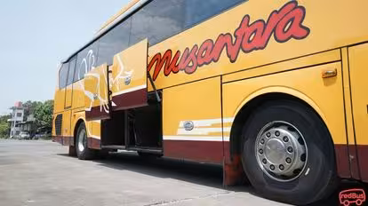 Nusantara Bus-Side Image
