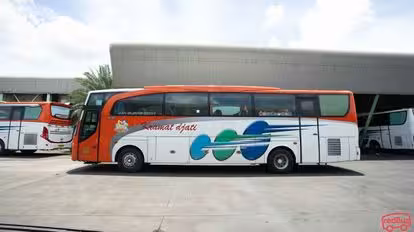 Kramat Djati Bus-Side Image
