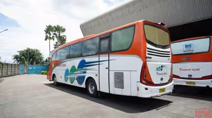 Kramat Djati Bus-Side Image