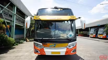 Kramat Djati Bus-Front Image