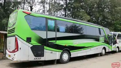 Giri Indah Bus-Side Image