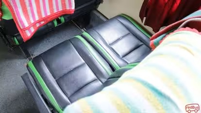 Giri Indah Bus-Seats Image