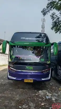 Giri Indah Bus-Front Image