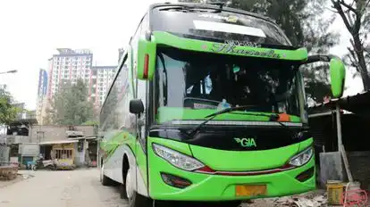 Giri Indah Bus-Front Image