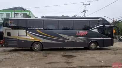 Po Logos Bus-Side Image