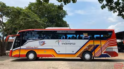 Gumarang Jaya Bus-Side Image
