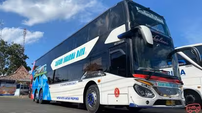 Safari Dharma Raya Bus-Front Image