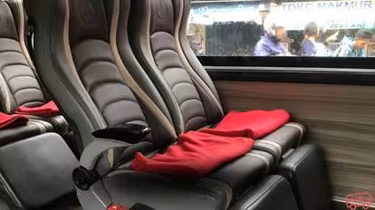 Safari Dharma Raya Bus-Seats Image