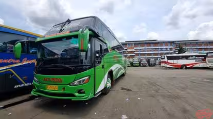 Arya Prima Bus-Front Image
