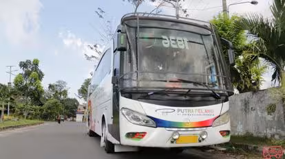 Putra Pelangi Bus-Front Image