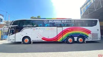 Putra Pelangi Bus-Side Image