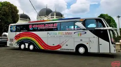Putra Pelangi Bus-Side Image