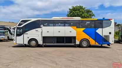 DAMRI Bus-Side Image