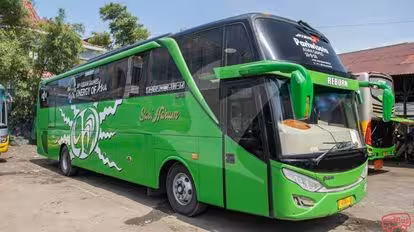 Sari Harum Bus-Front Image