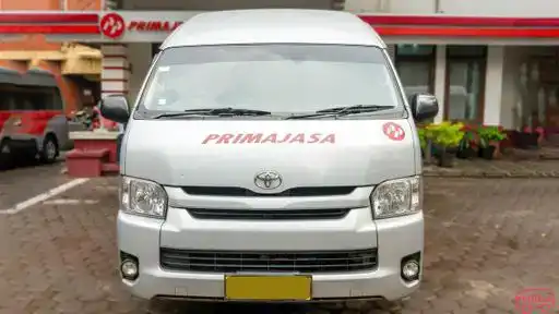 RedWhite Star Primajasa Bus-Front Image