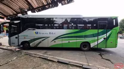 Karunia Bakti Bus-Side Image