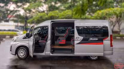 Bhinneka Shuttle Bus-Front Image