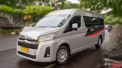 Bhinneka Shuttle Bus-Front Image
