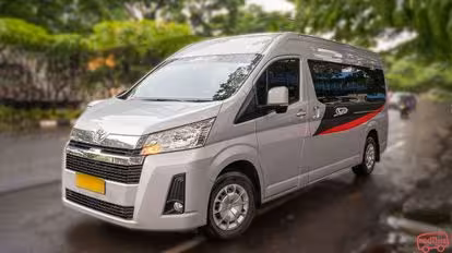 Bhinneka Shuttle Bus-Front Image