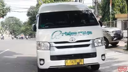 Rimba Raya Travel Bus-Front Image