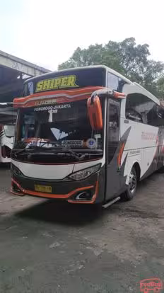 Majoe Utama Bus-Front Image