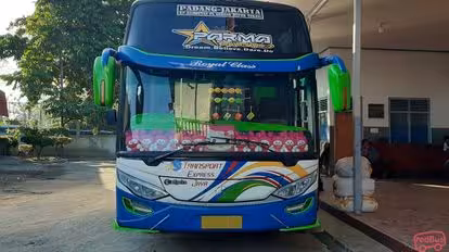 Transport Express Jaya Bus-Front Image