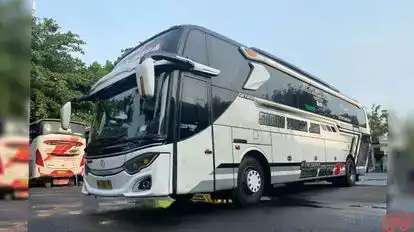 Sudiro Tungga Jaya Bus-Side Image