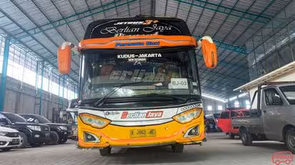 Berlian Jaya Bus-Front Image