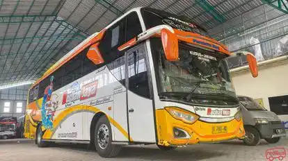 Berlian Jaya Bus-Front Image