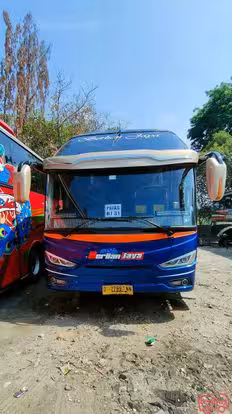 Berlian Jaya Bus-Front Image