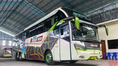 Berlian Jaya Bus-Side Image