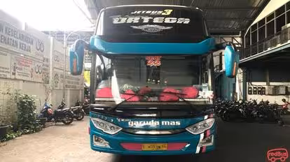 Garuda Mas Bus-Front Image