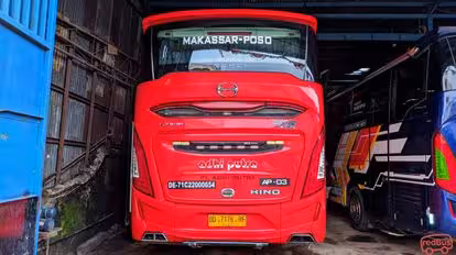 Adhi Putra Bus-Front Image