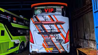 Adhi Putra Bus-Front Image